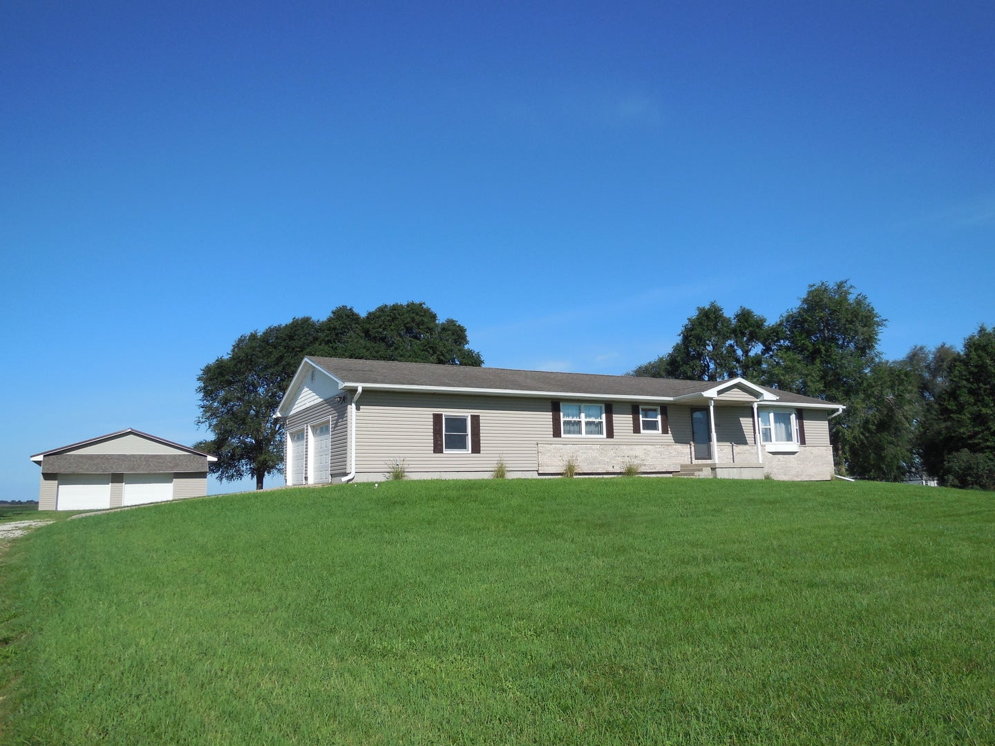 5385 Hoover Road — photo