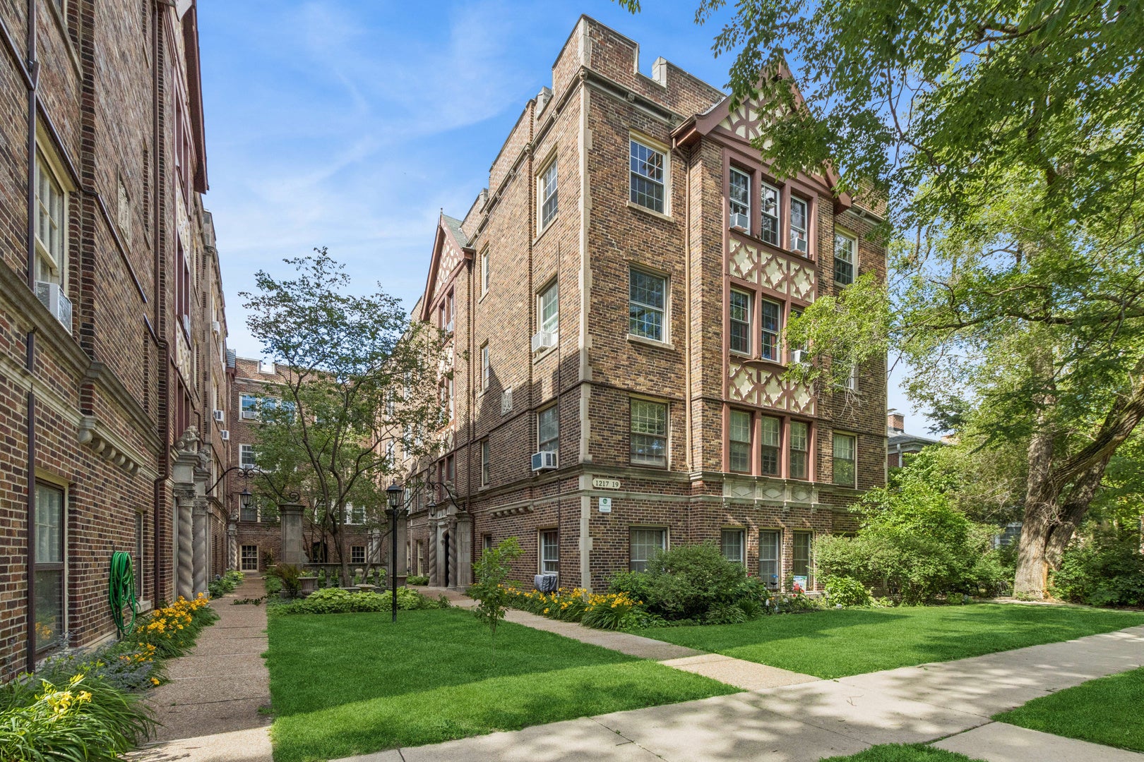 1219 Hull Terrace 2C — photo
