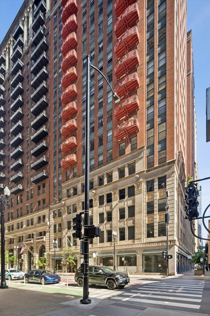 208 W Washington Street 1813 — photo