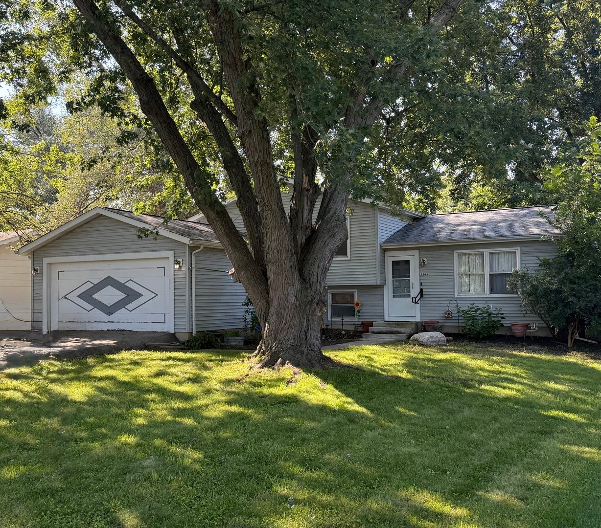2505 Magnolia Lane — photo
