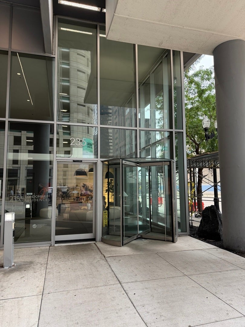 235 W Van Buren Street 1606 — photo