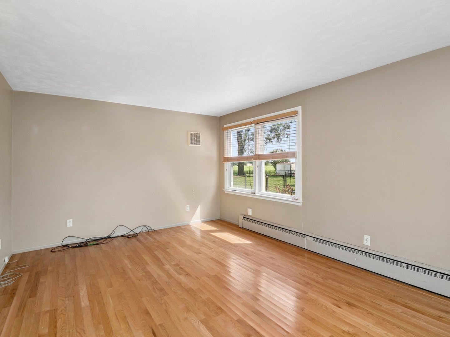 Home in Kankakee, IL 60901 — photo 2
