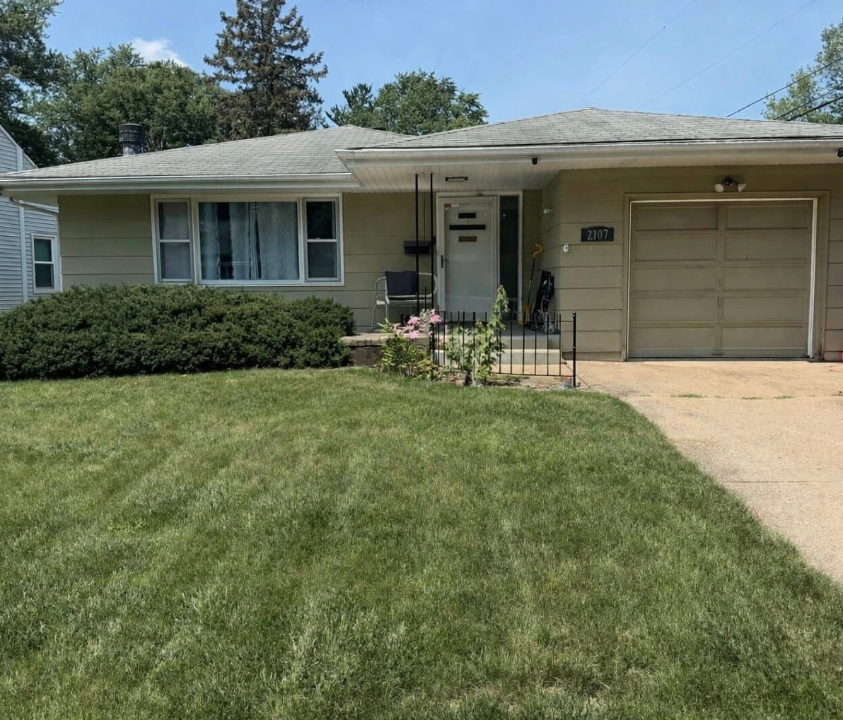 2107 Ohio Parkway — photo
