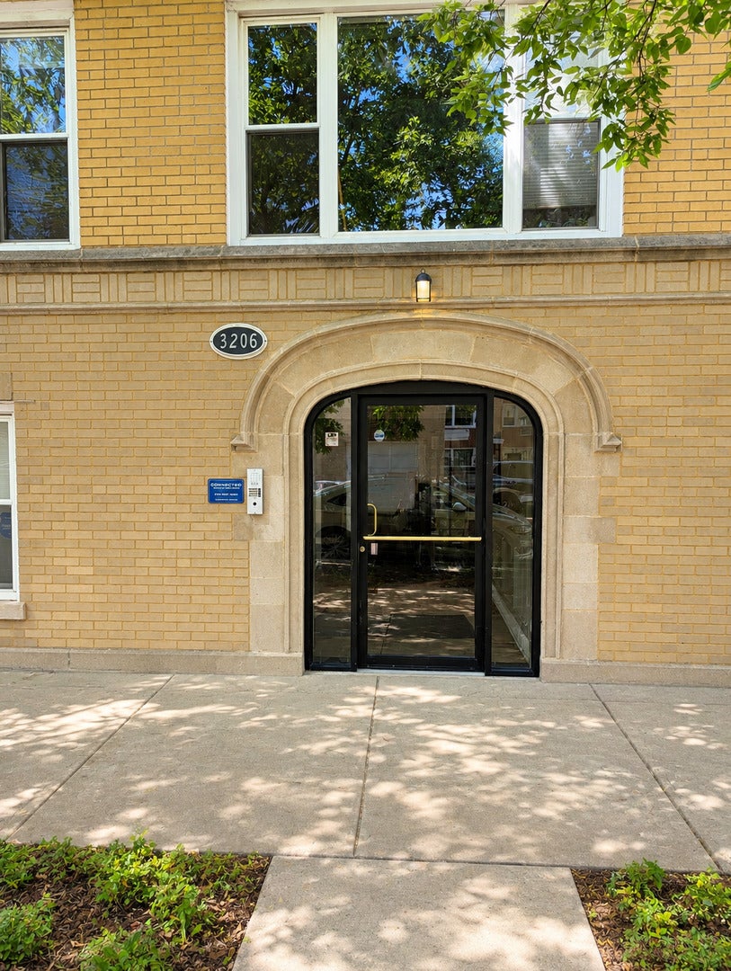 3206 W Berwyn Avenue G — photo