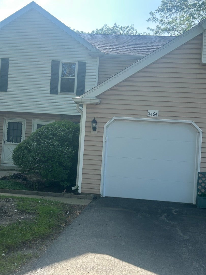 2464 Devonshire Court — photo