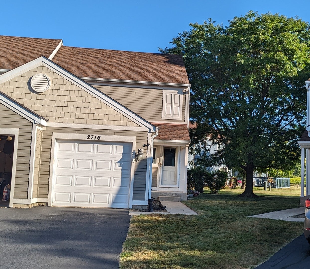 2716 Yorkshire Court — photo