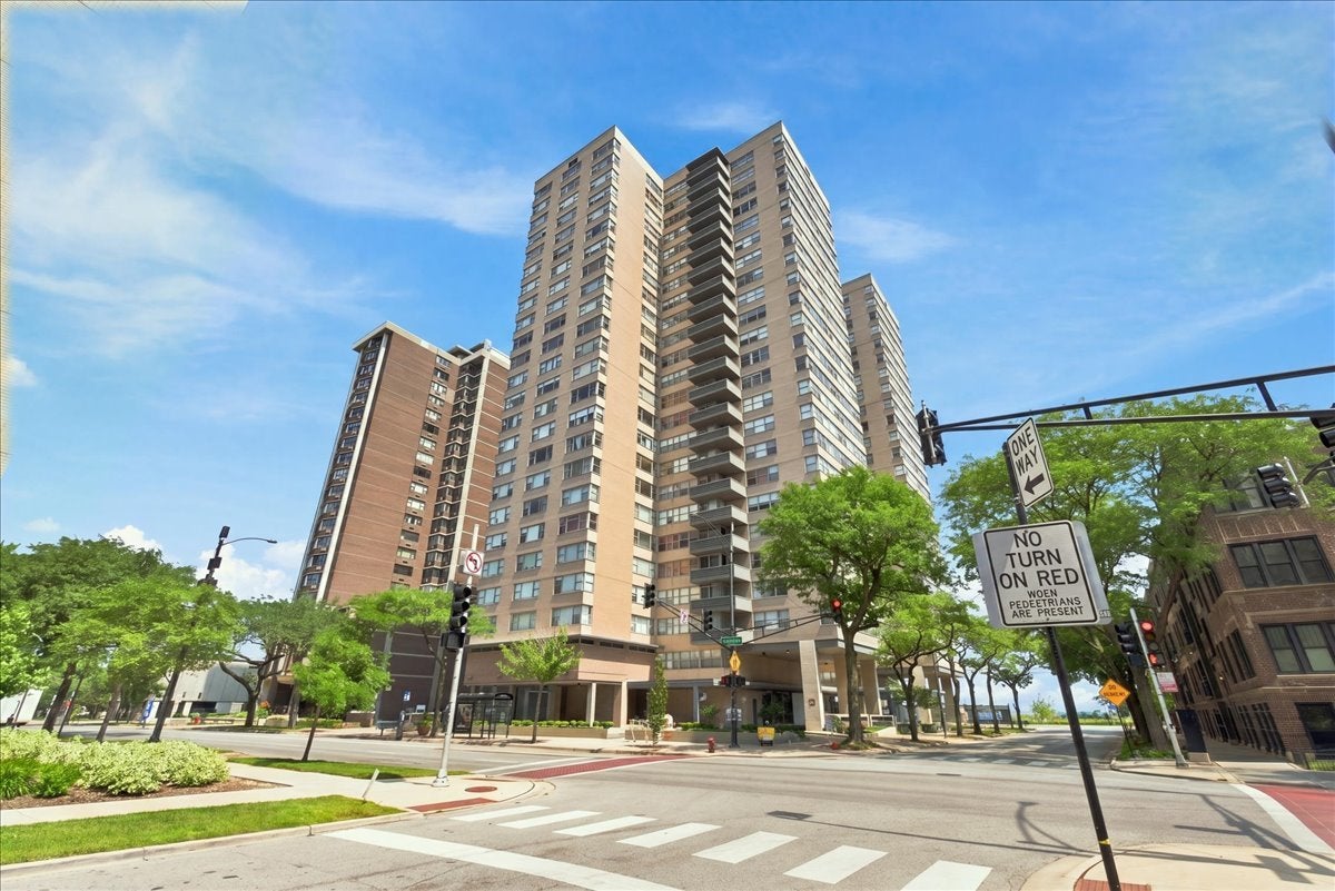 6301 N Sheridan Road 3D — photo