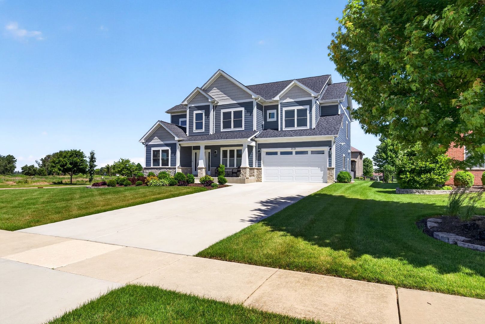 Home in North Aurora, IL 60542 — photo 3