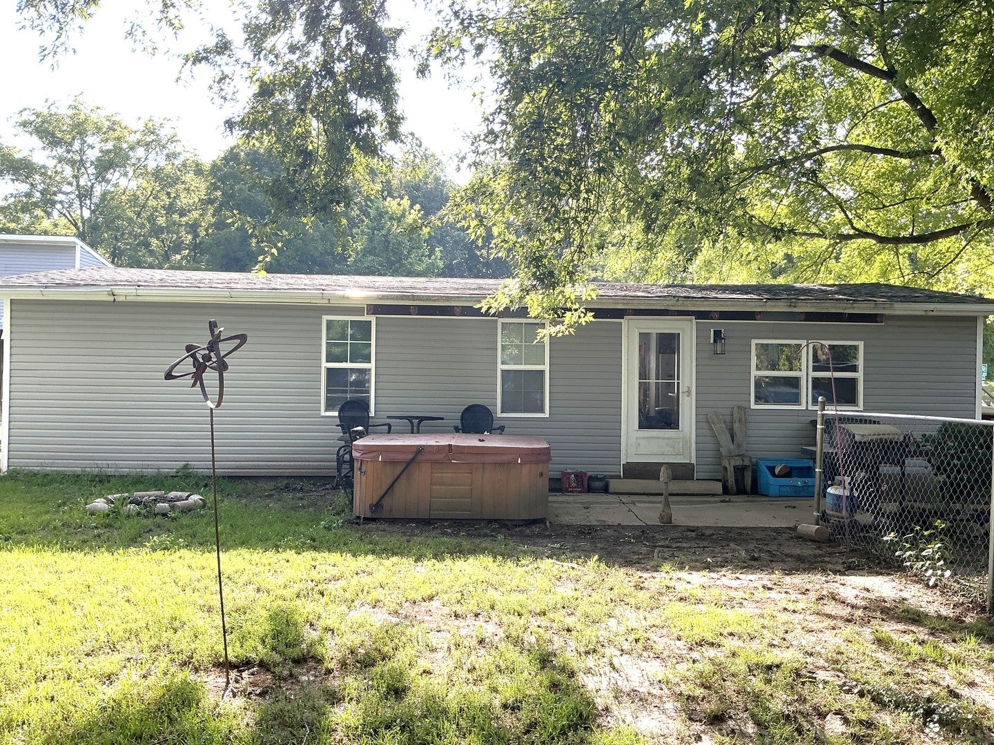 1105 James Court — photo