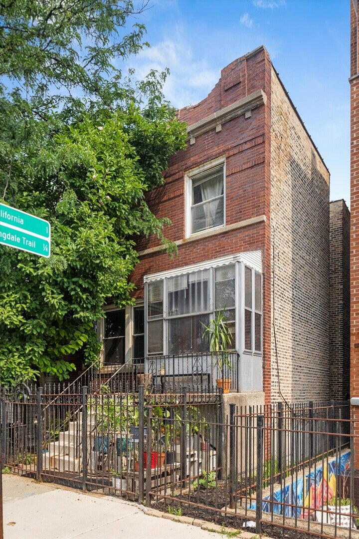 1946 W Armitage Avenue — photo