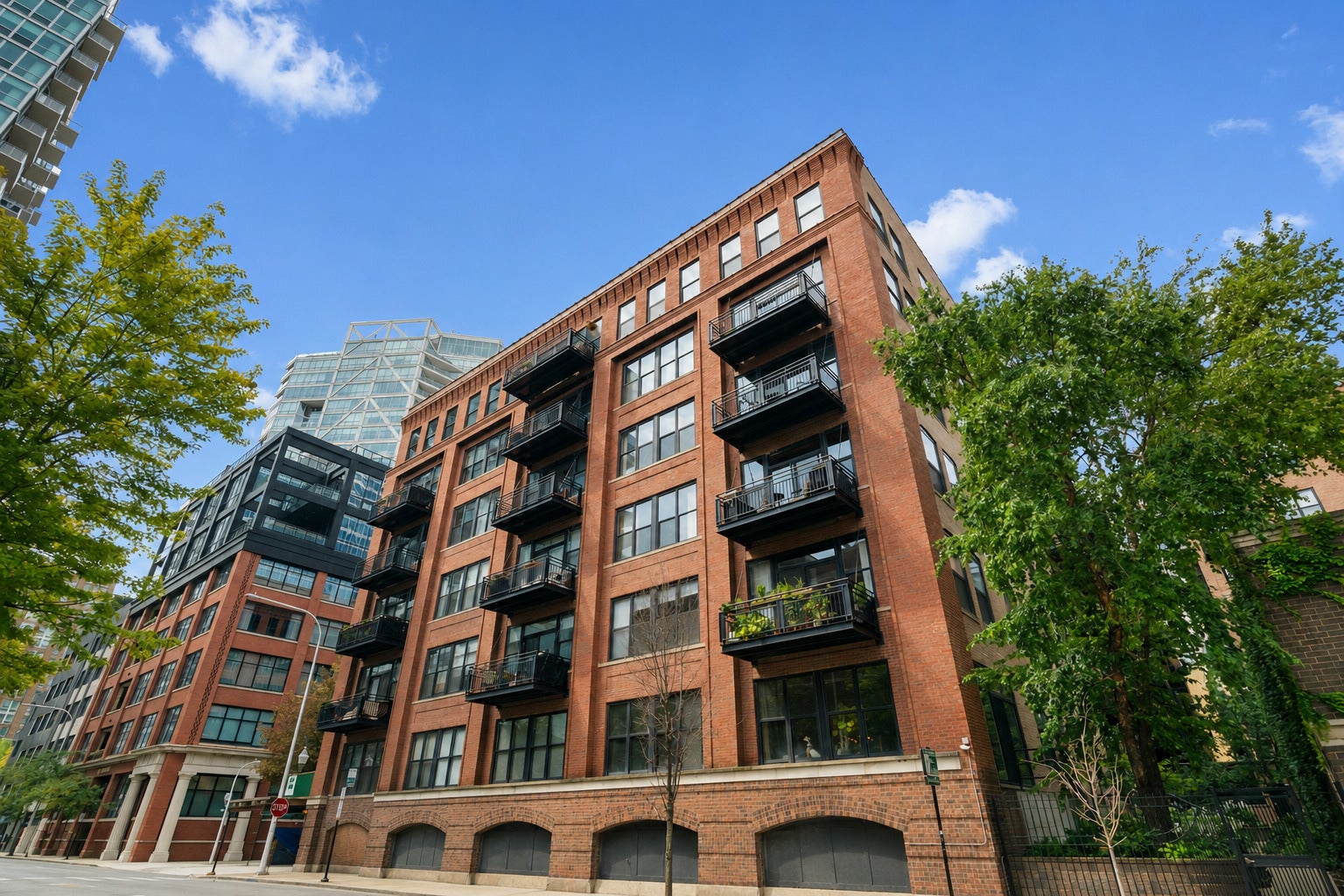 520 W Huron Street 609 — photo