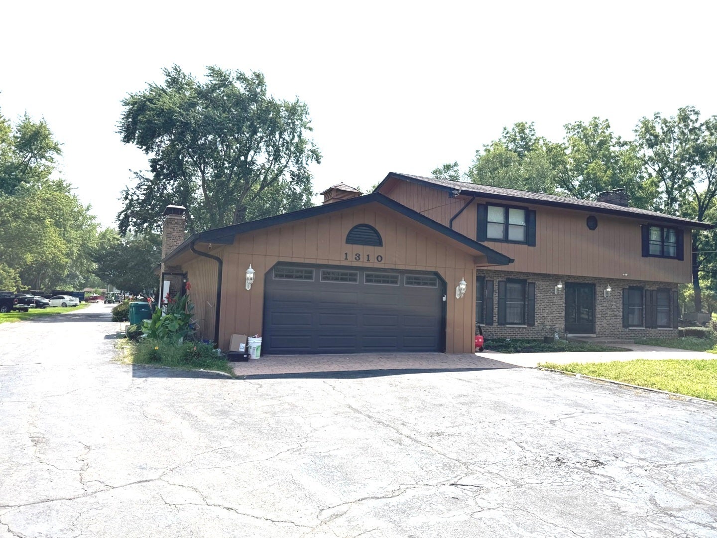 1310 New Lenox Road — photo