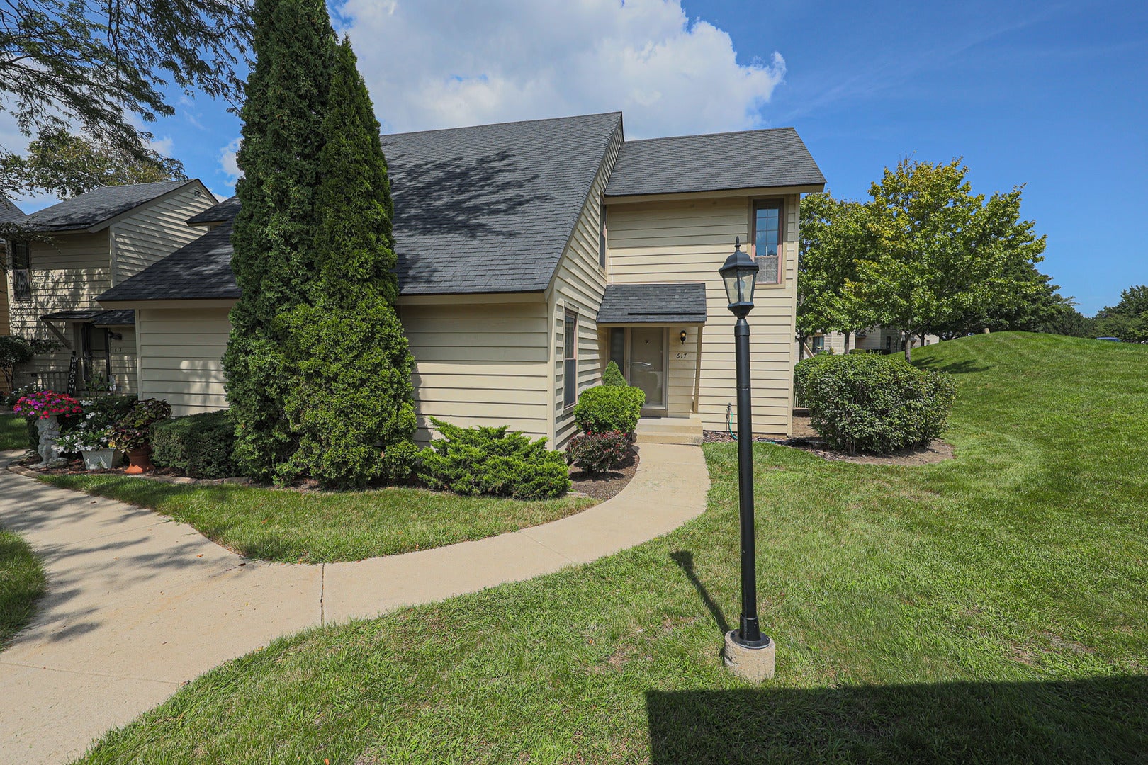 Home in Gurnee, IL 60031 — photo 2