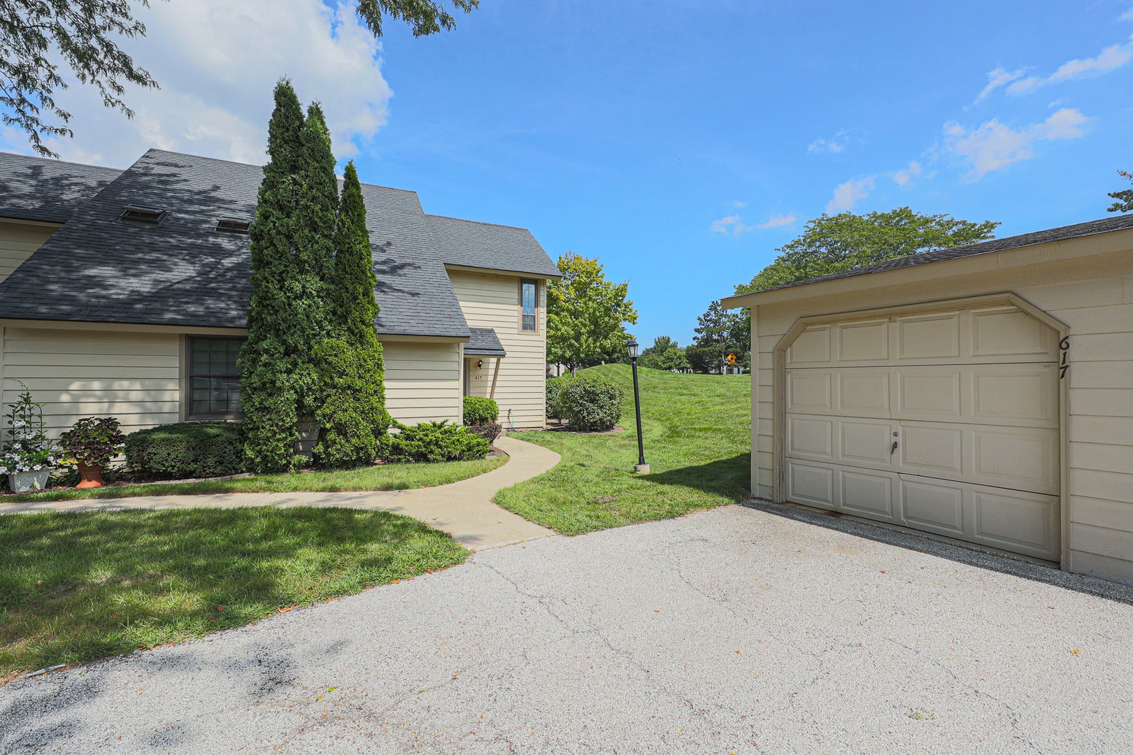 Home in Gurnee, IL 60031 — photo 3