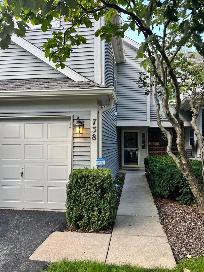738 Shady Oaks Court — photo