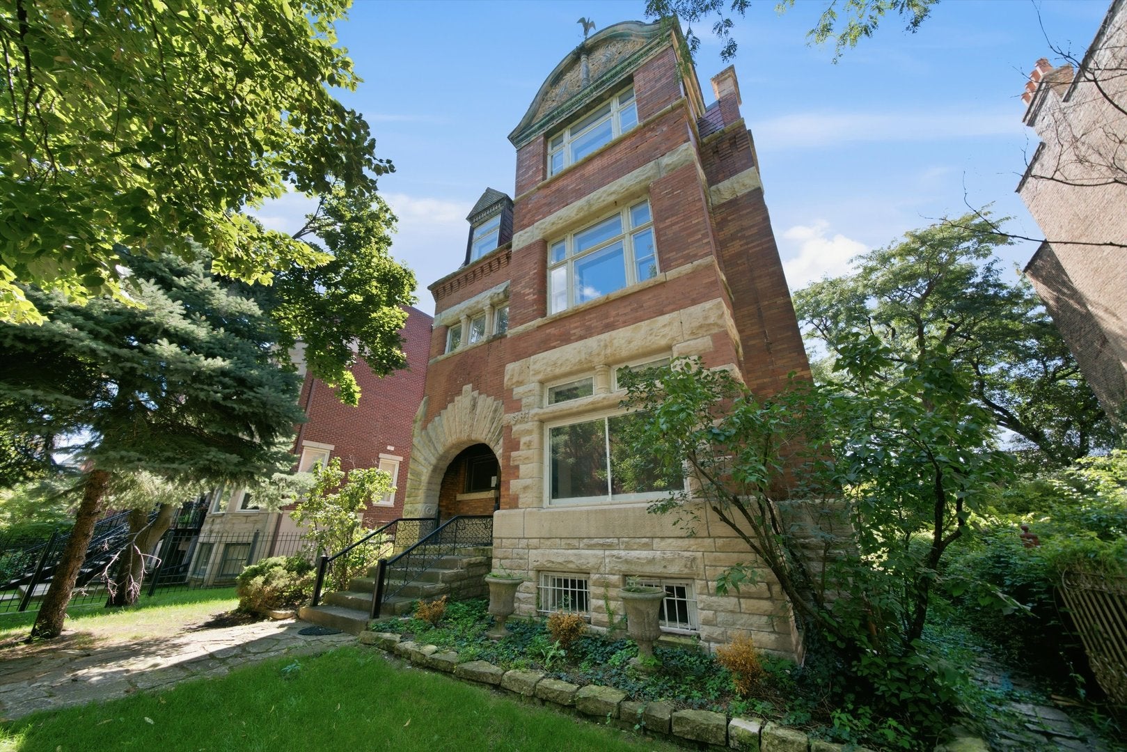 1529 W Adams Street — photo