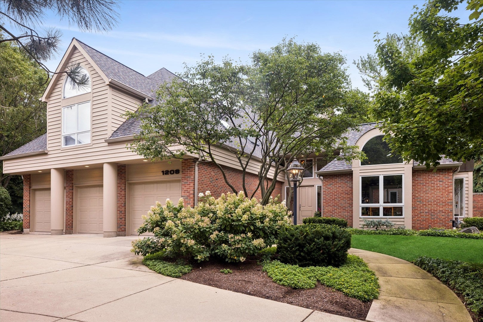 1208 Fox Trail Court — photo