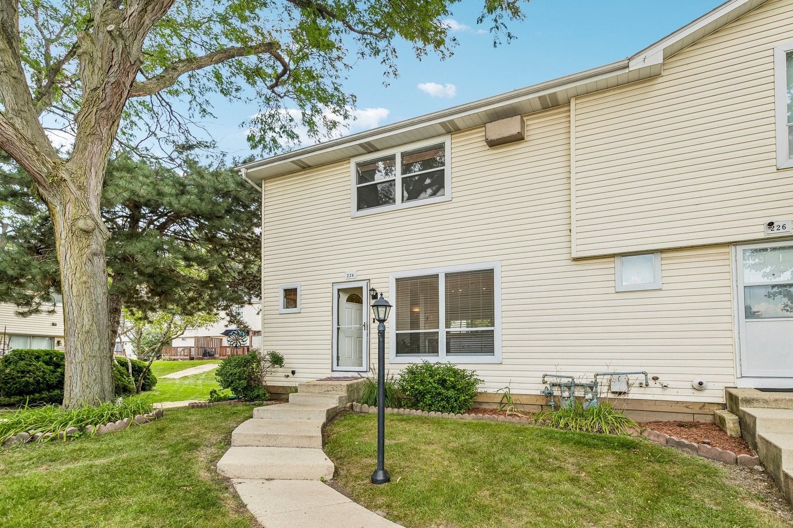 224 Raintree Court — photo