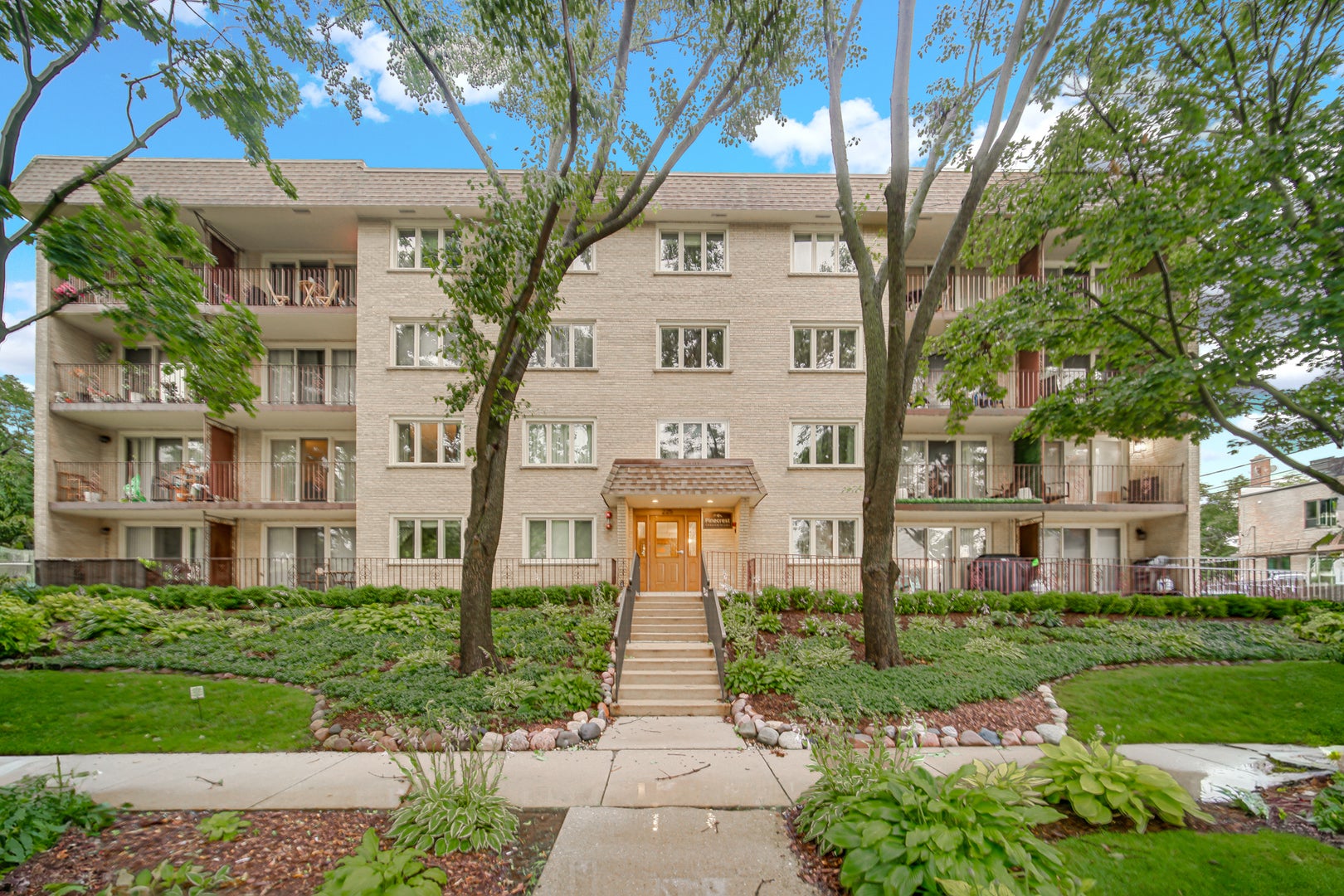 225 E Wing Street 302 — photo