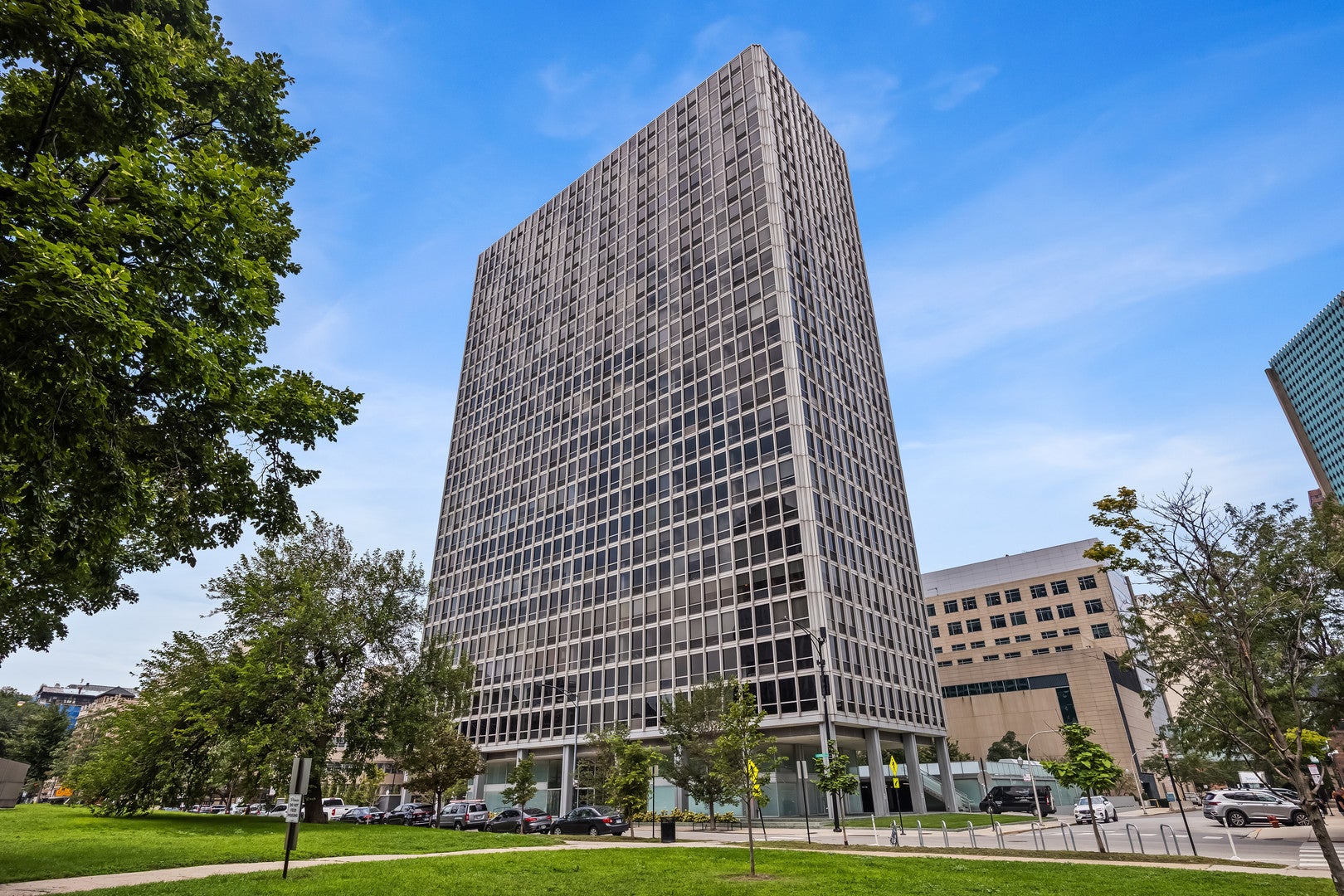 330 W Diversey Parkway 705 — photo