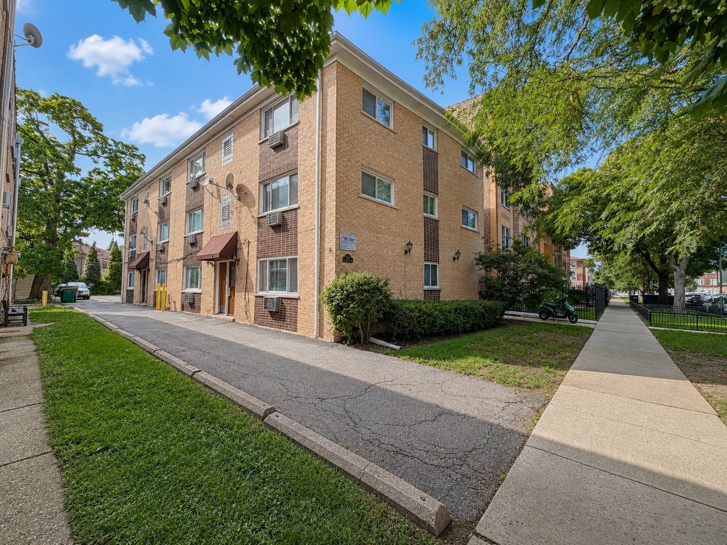 4306 N Keystone Avenue 303 — photo