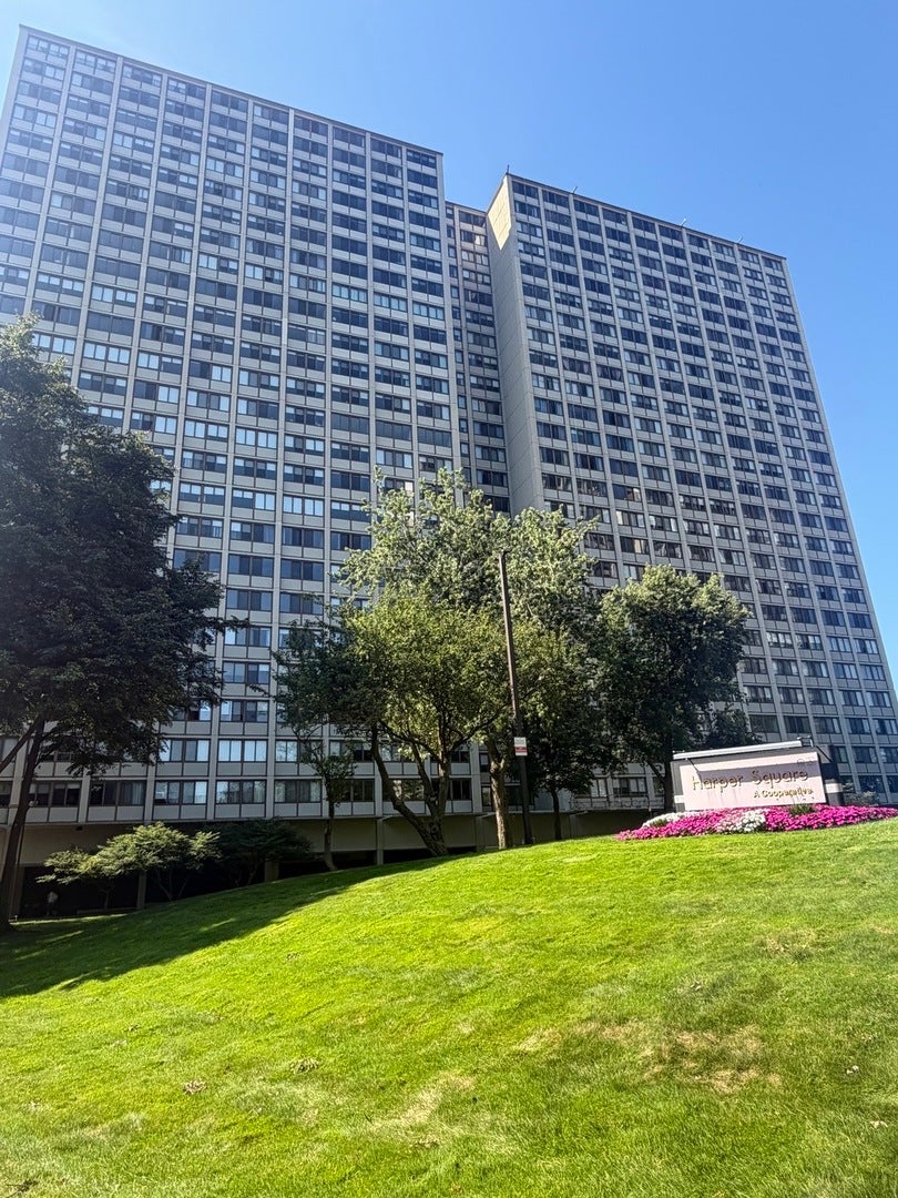 4850 S Lake Park Avenue 709 — photo