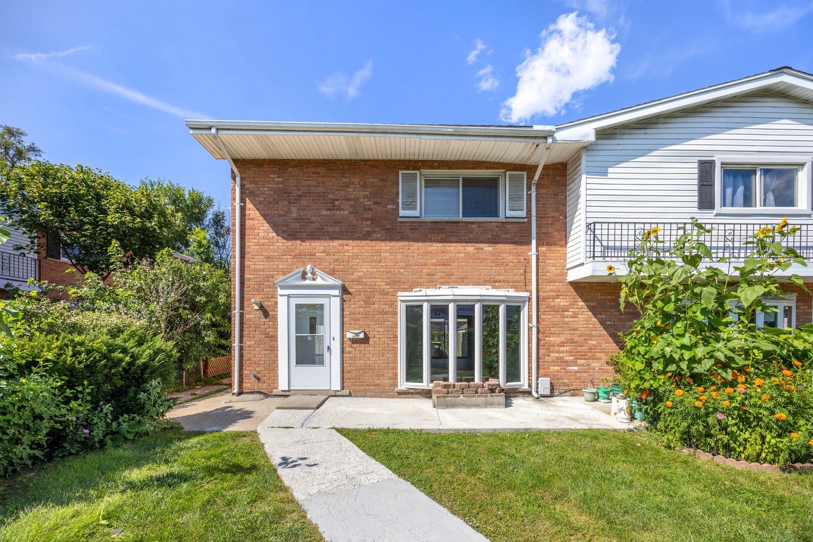 8812 Dee Road a — photo