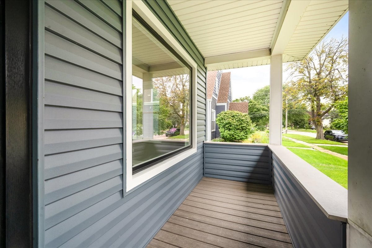 Home in Des Plaines, IL 60018 — photo 3