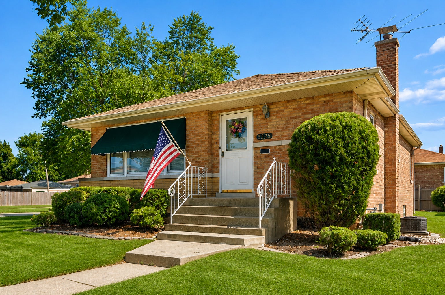 5325 Oak Center Drive — photo