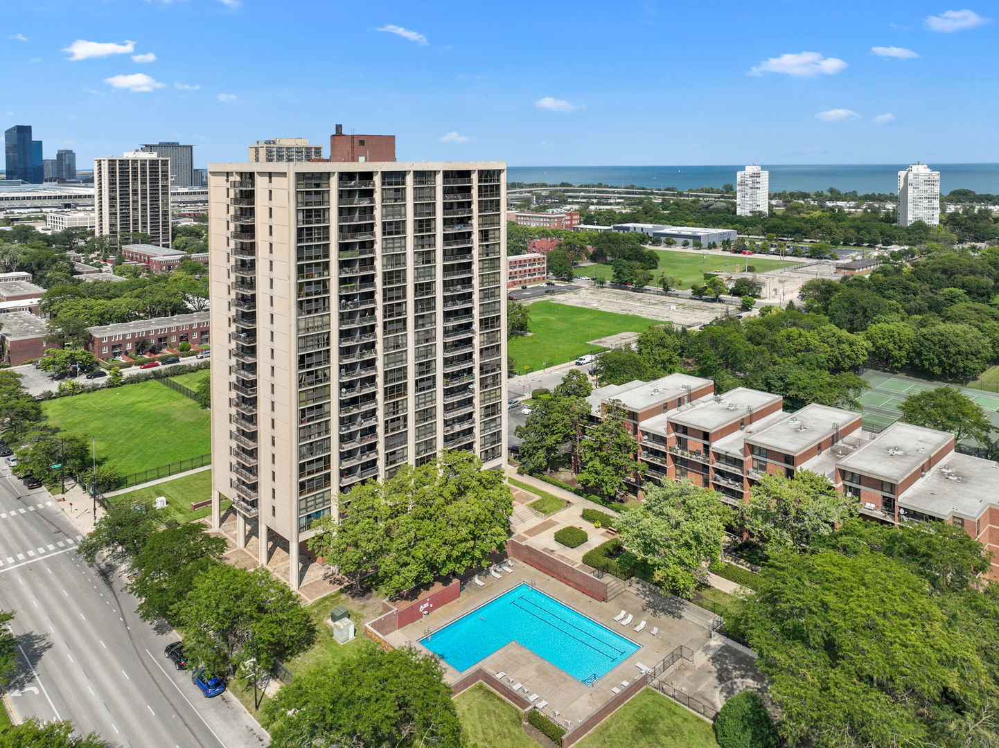 2901 S Michigan Avenue 808-809 — photo