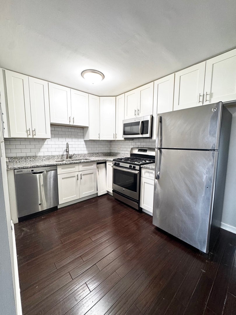 5644 W 105th Street 1W — photo