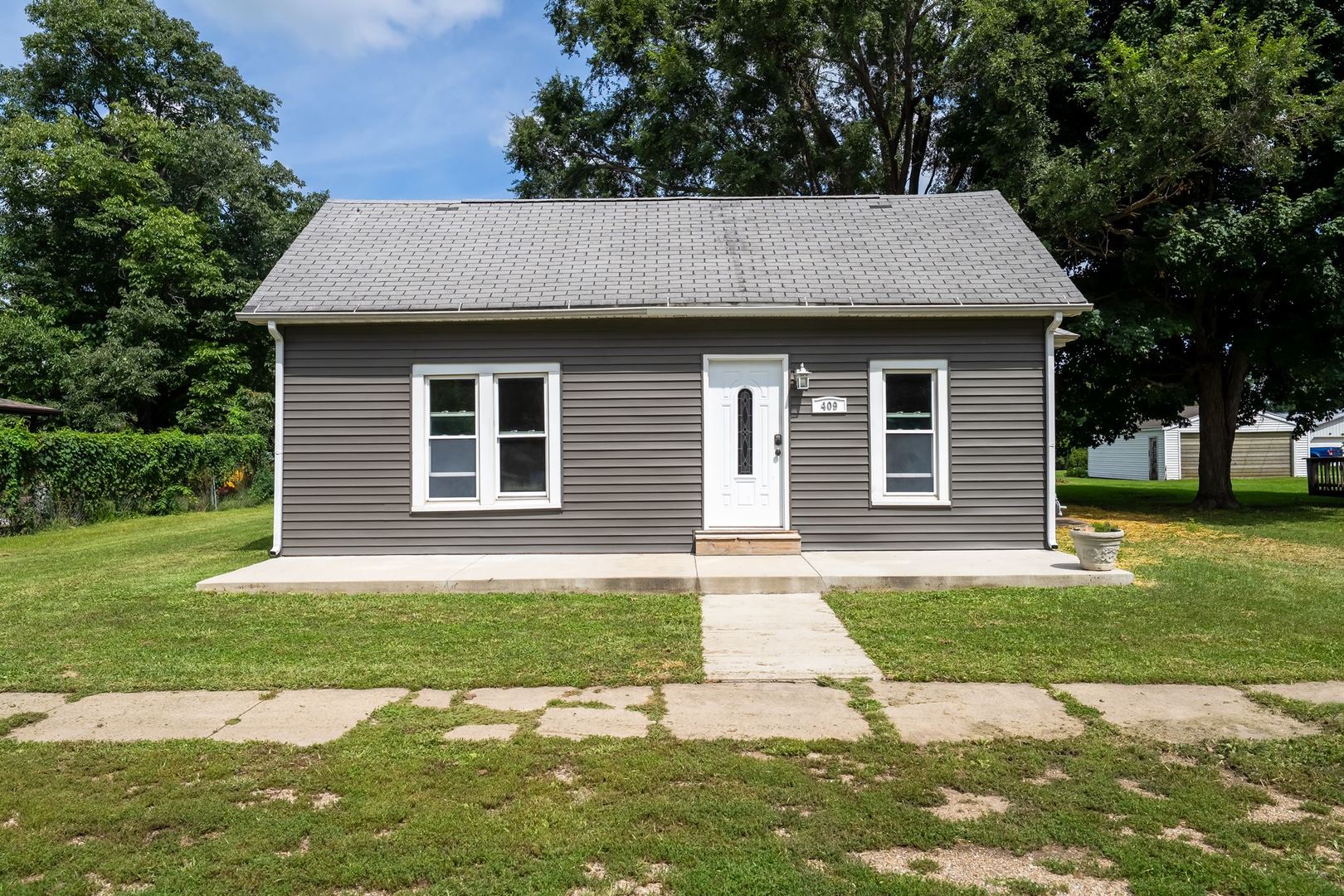 409 W Carter Street — photo