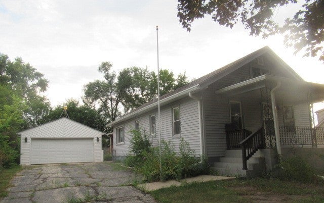 610 Barry Road — photo