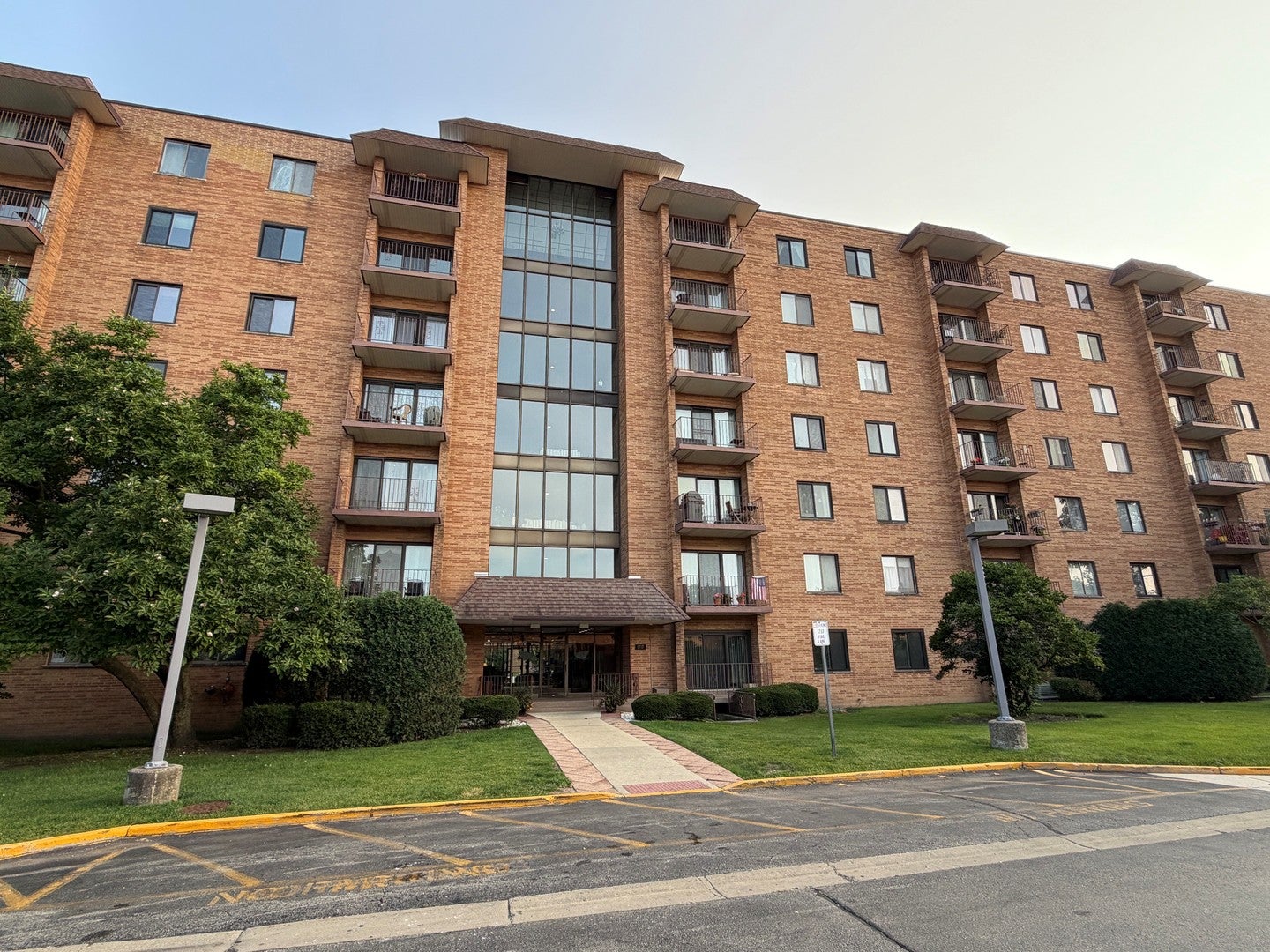 1717 W Crystal Lane 712 — photo