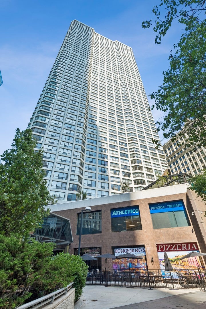 405 N Wabash Avenue 3403 — photo
