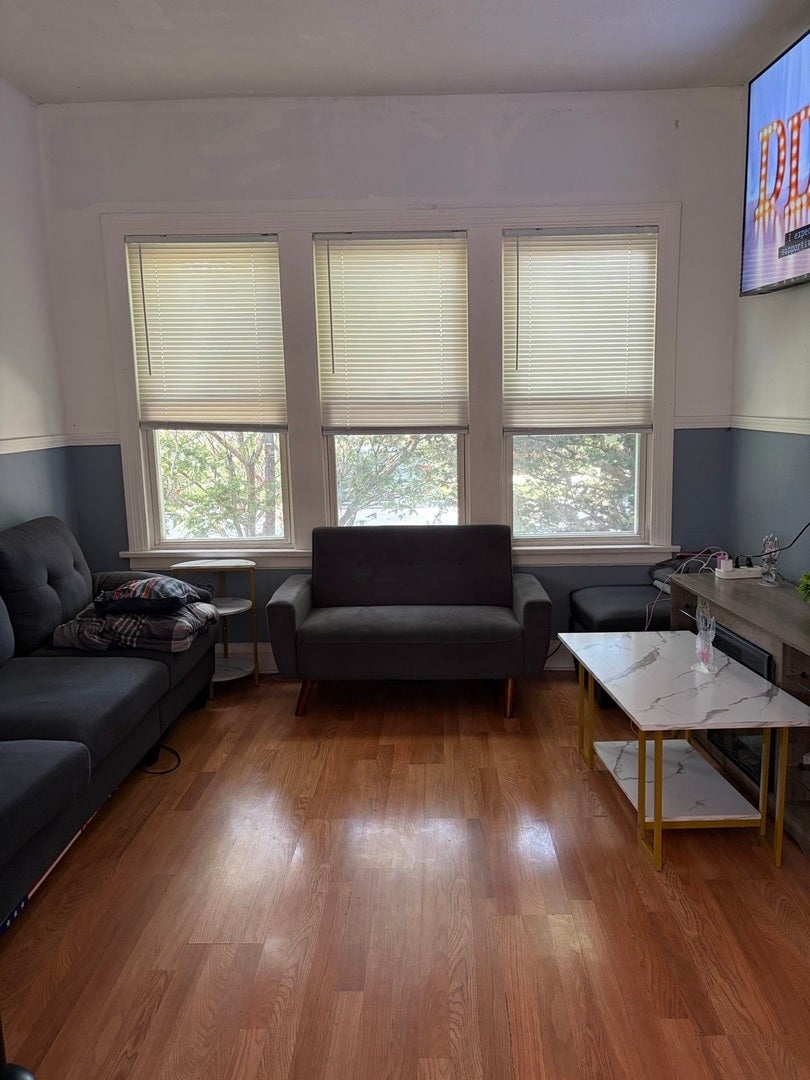 Home in Chicago, IL 60620 — photo 3