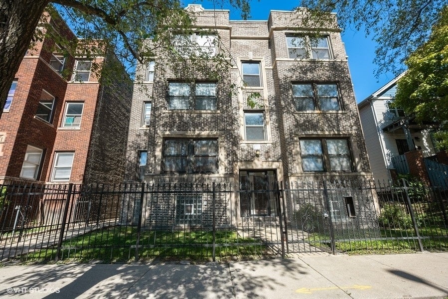4934 W Jackson Boulevard 1W — photo