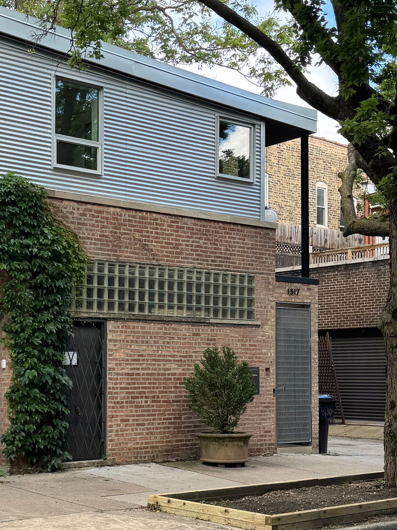 2159 W Evergreen Avenue 4 — photo