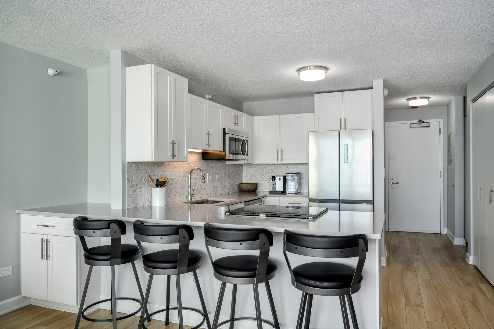 Home in Chicago, IL 60611 — photo 2