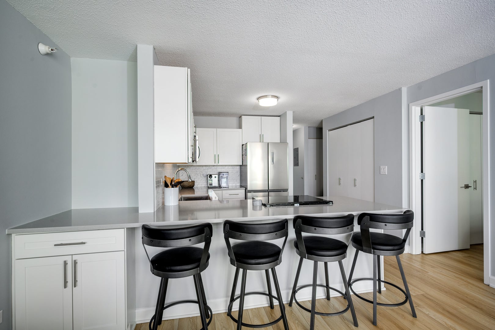 Home in Chicago, IL 60611 — photo 3