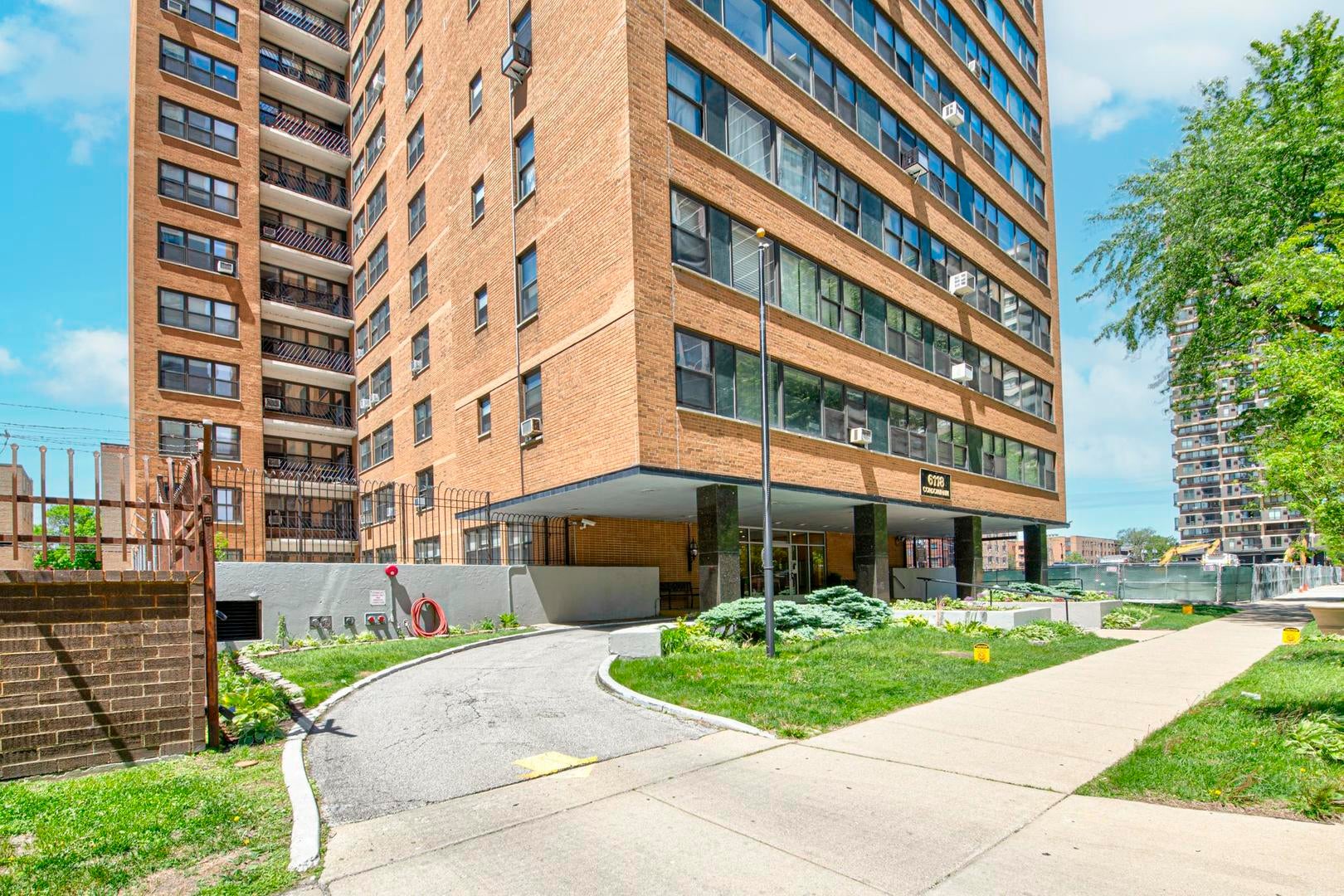 6118 N Sheridan Road 106 — photo