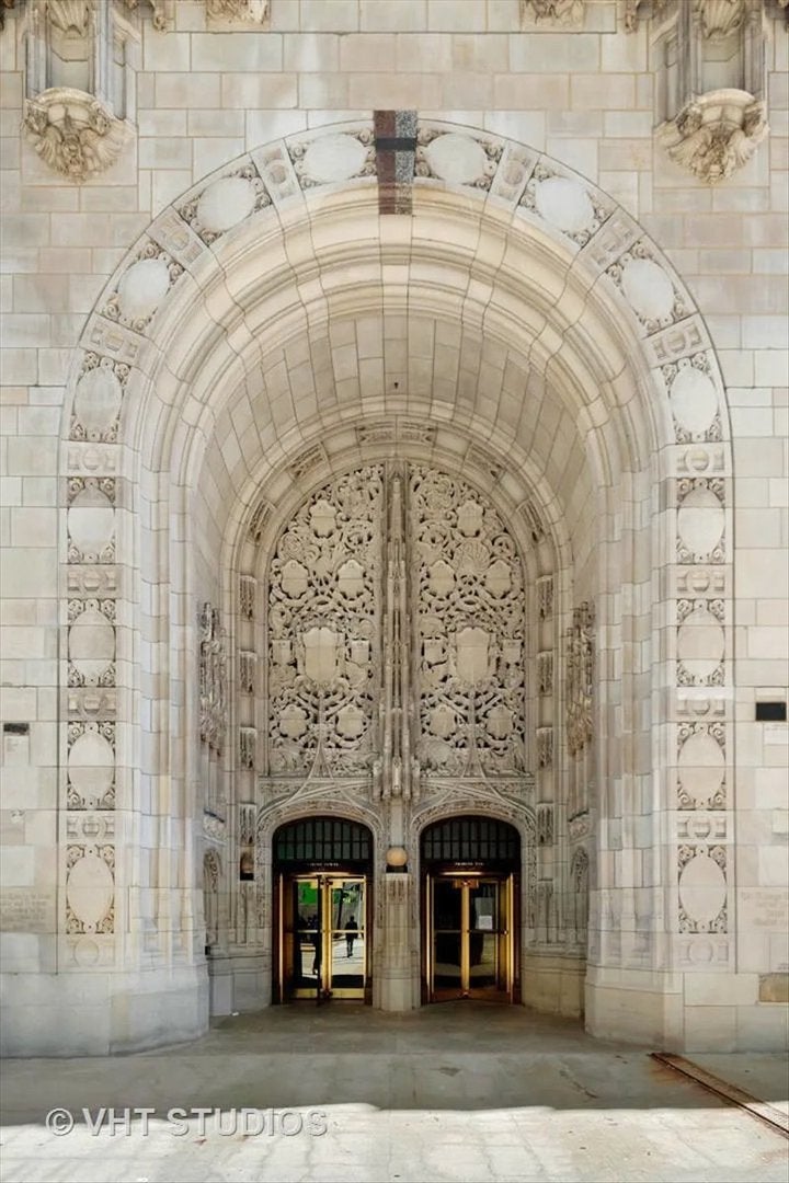 435 N Michigan Avenue 401 — photo