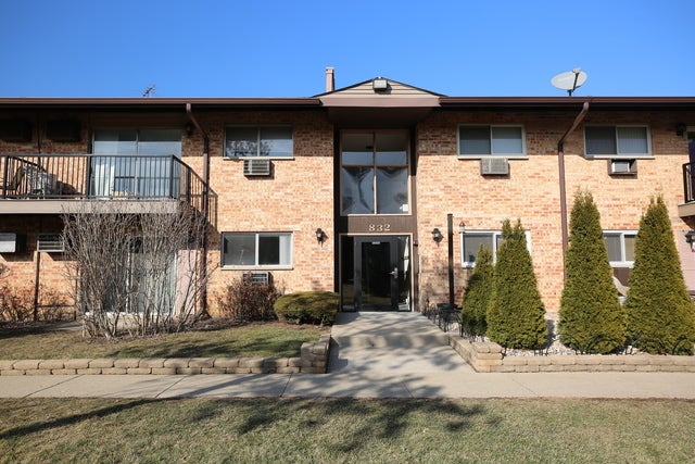 832 E Old Willow Road 103 — photo