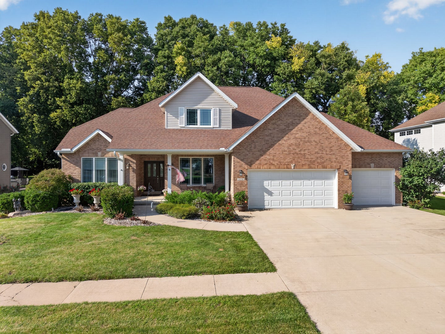 1120 Country Oak Drive — photo