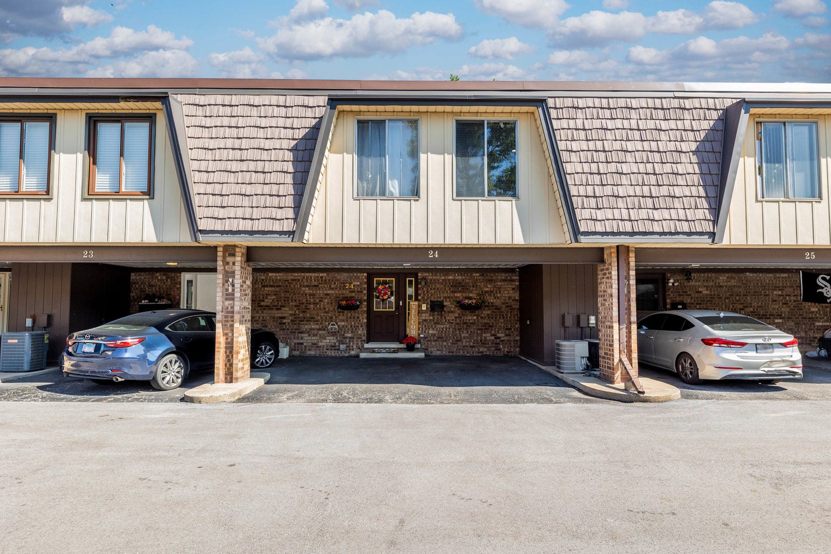 24 Cour Madeleine Court — photo