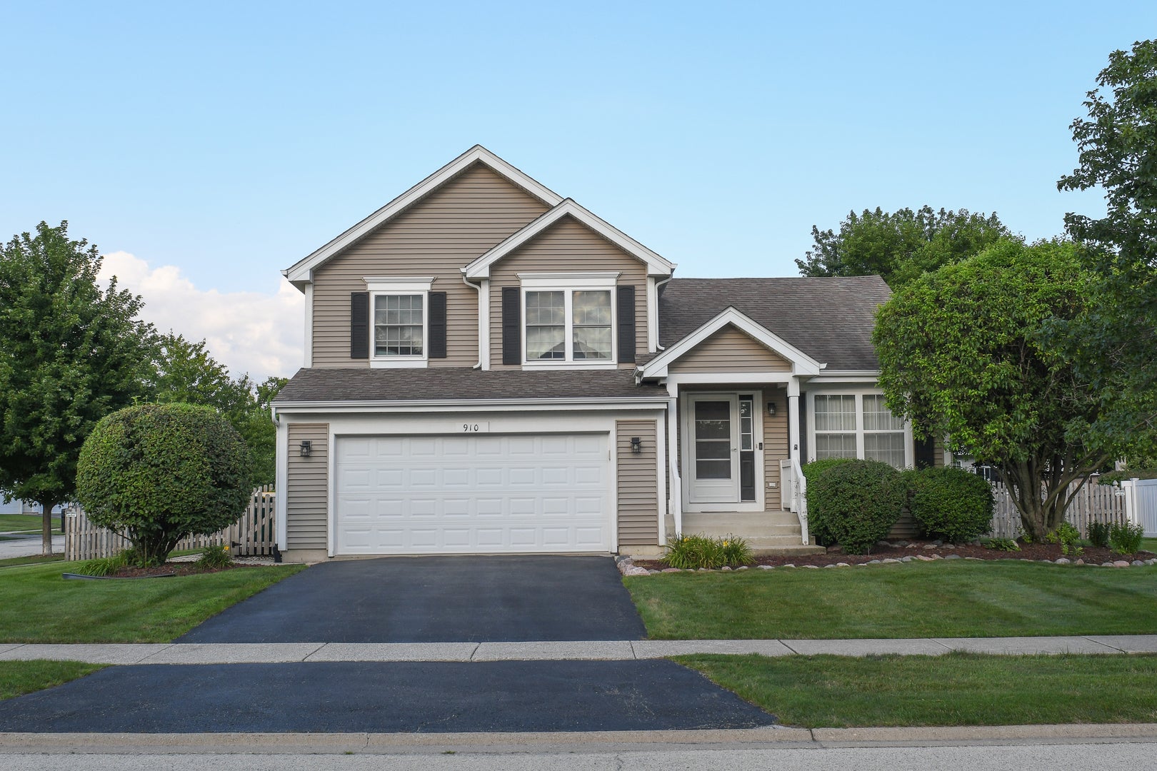 910 Carlyle Drive — photo