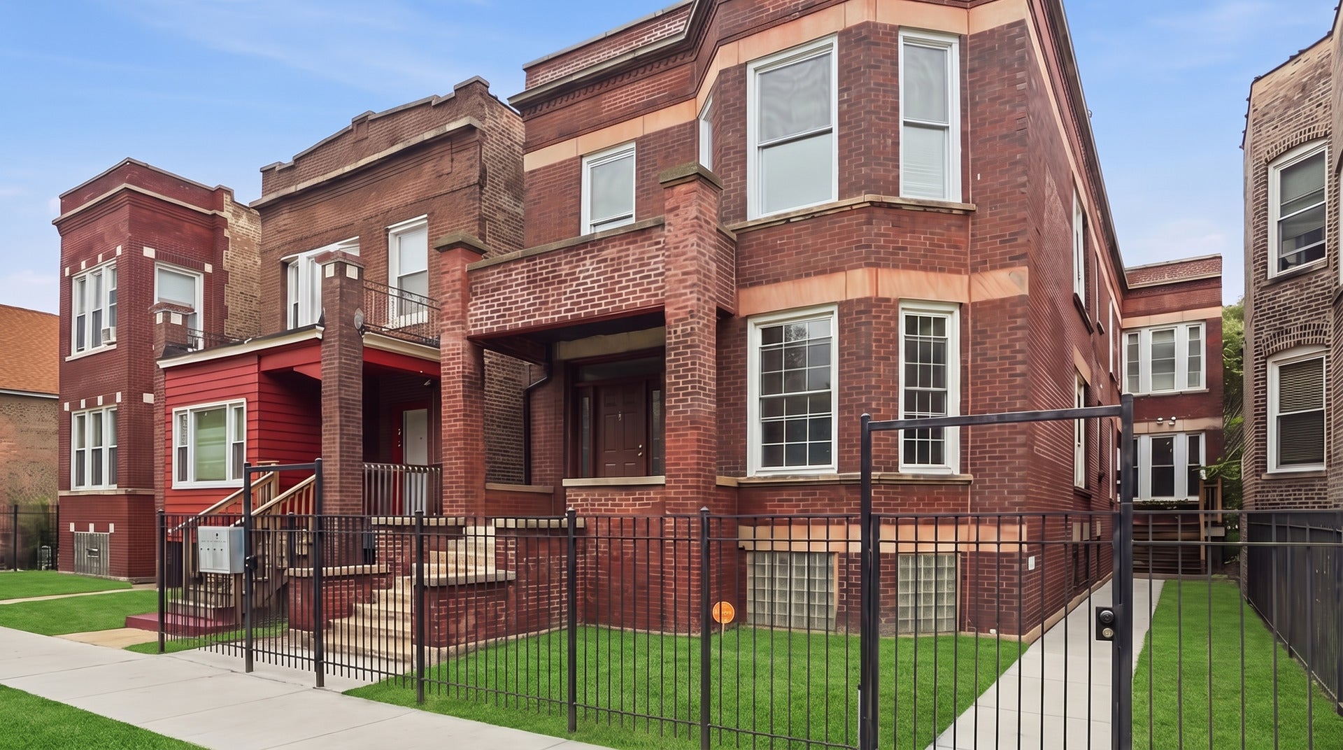 Home in Chicago, IL 60619 — photo 2