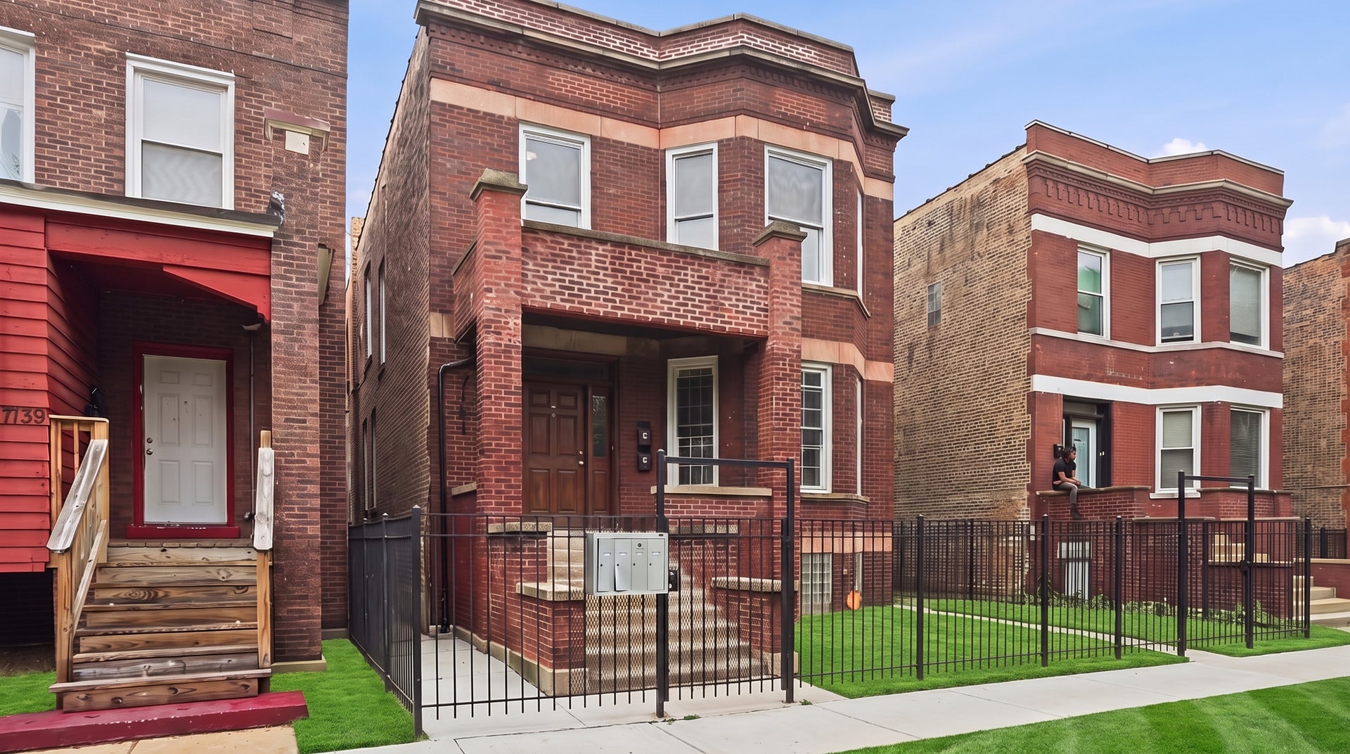 Home in Chicago, IL 60619 — photo 3