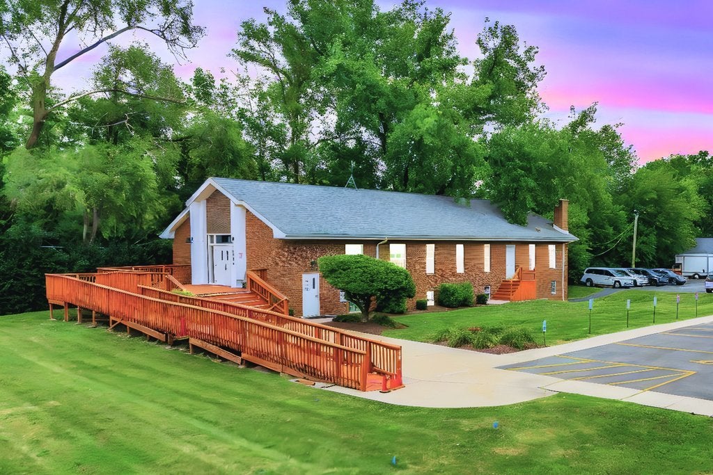 1352 N Cedar Road — photo