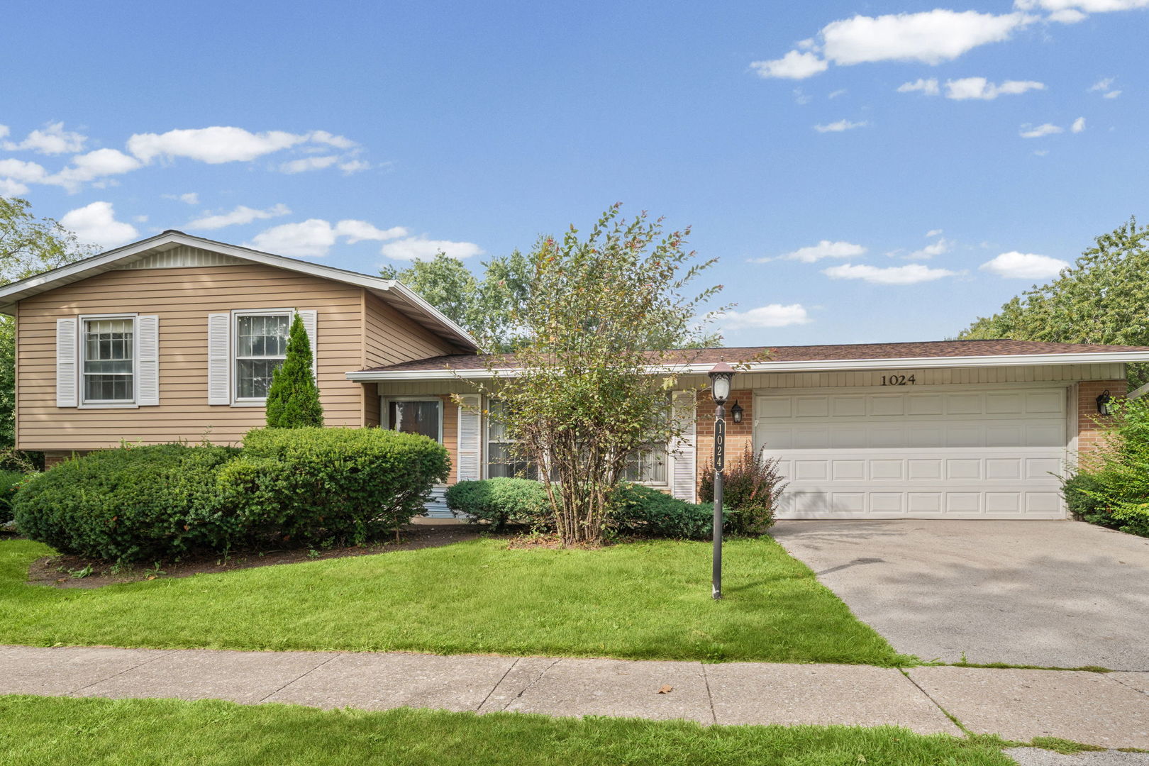 1024 Yorkshire Drive — photo